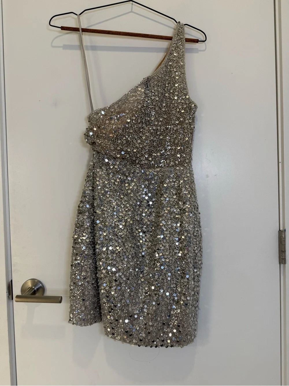NWT Gianni Bini Juniors One-Shoulder Silver Sequin Beaded Mini Dress - Picture 5 of 11